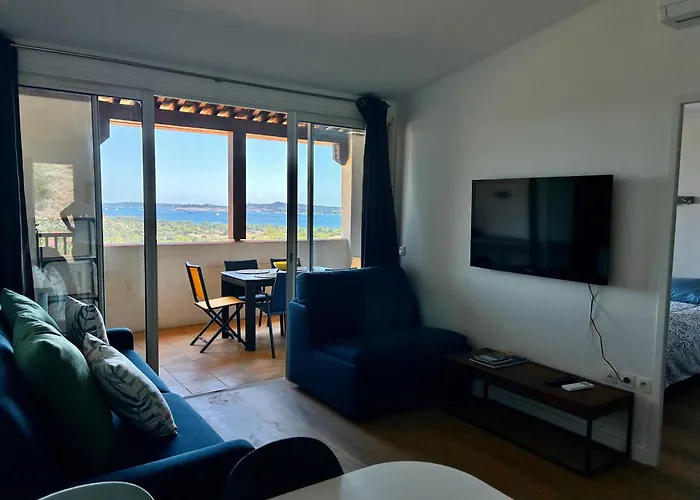 Avec Vue Sur Le Golfe De St Tropez- Climatisation Apartment Grimaud